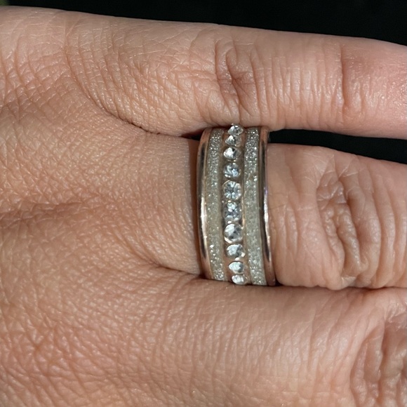 Gold tone and glittery rhinestone r and ring Size 8.5 - Picture 10 of 10